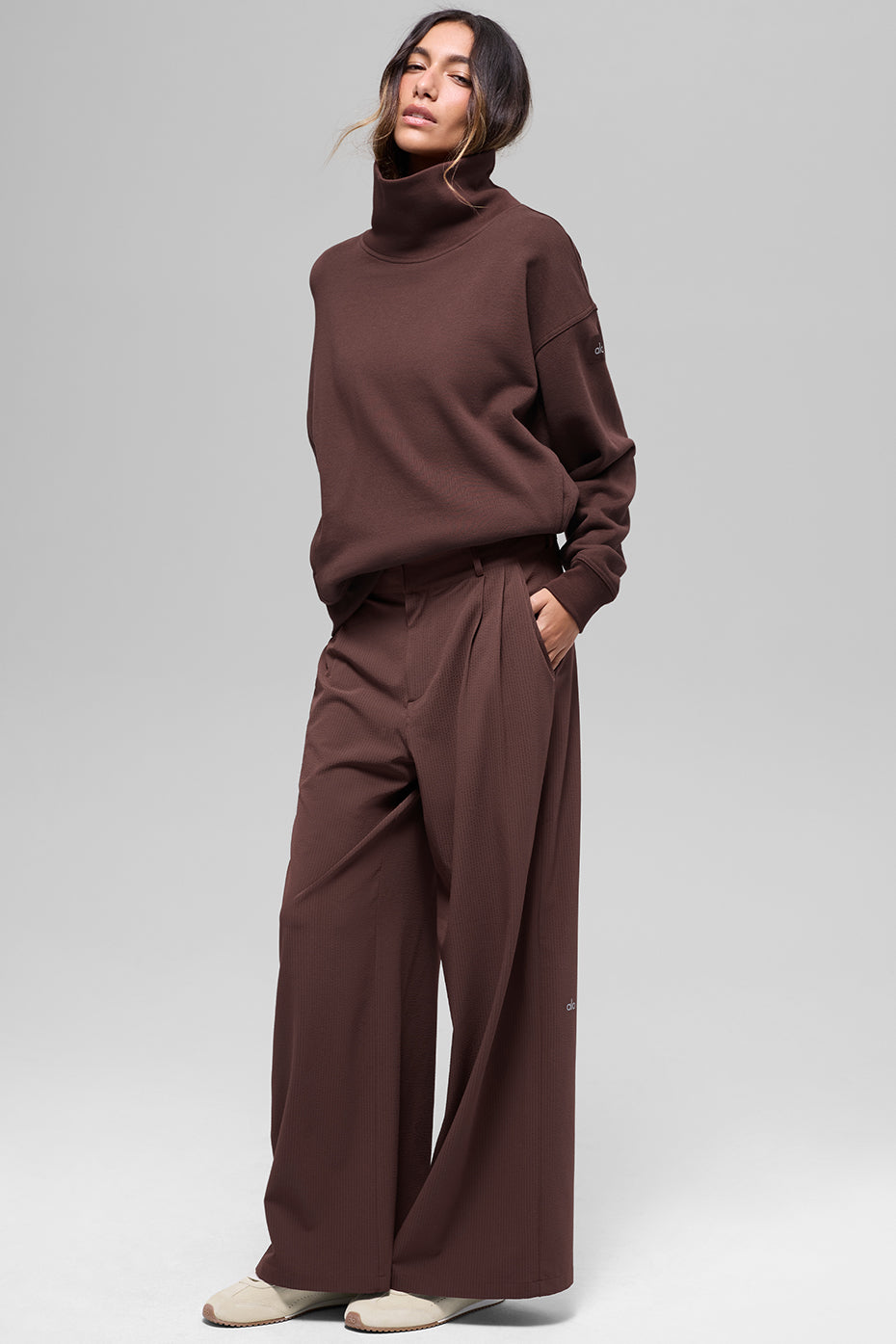 alo Hazy Mock Neck Pullover - Brownstone