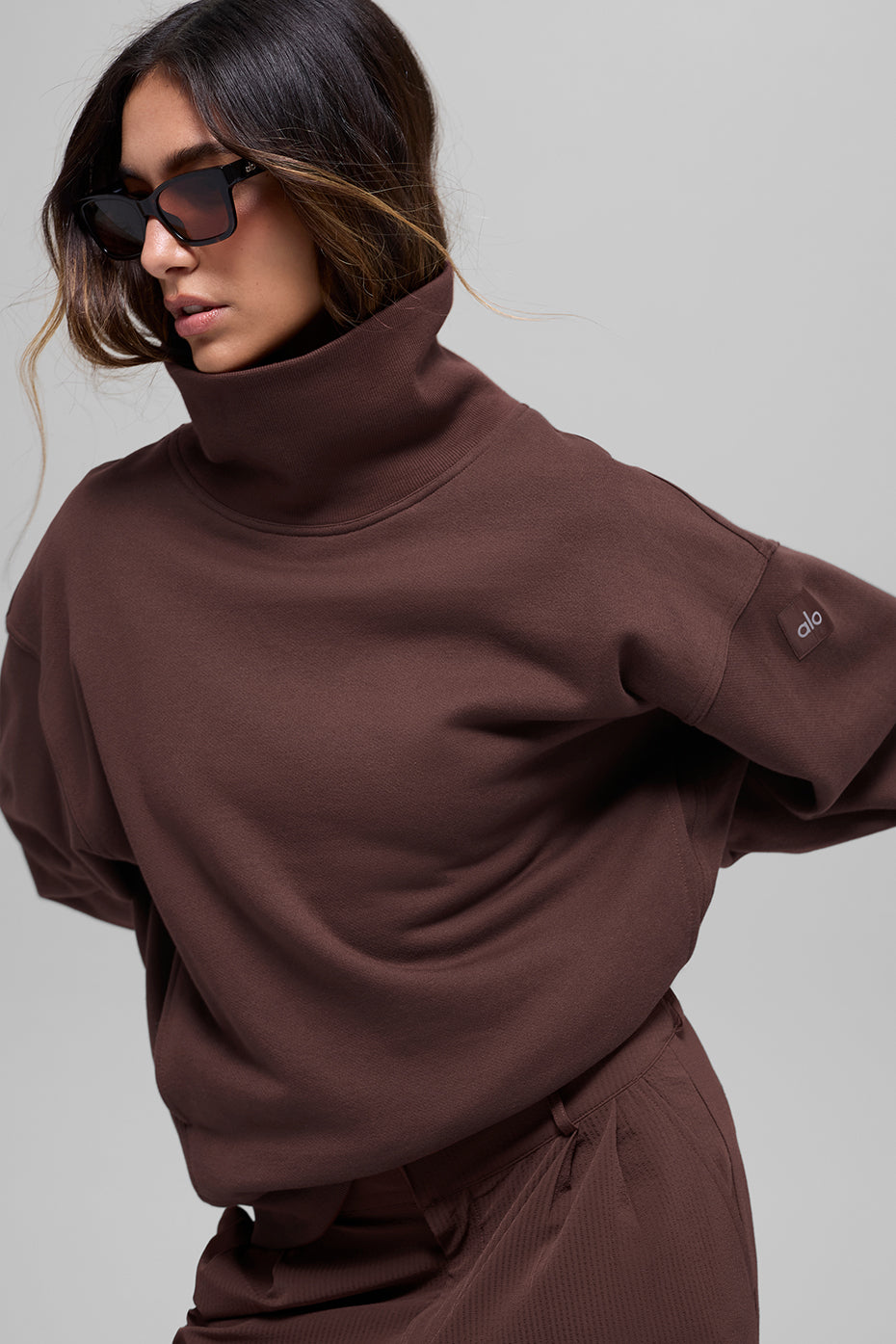 alo Hazy Mock Neck Pullover - Brownstone