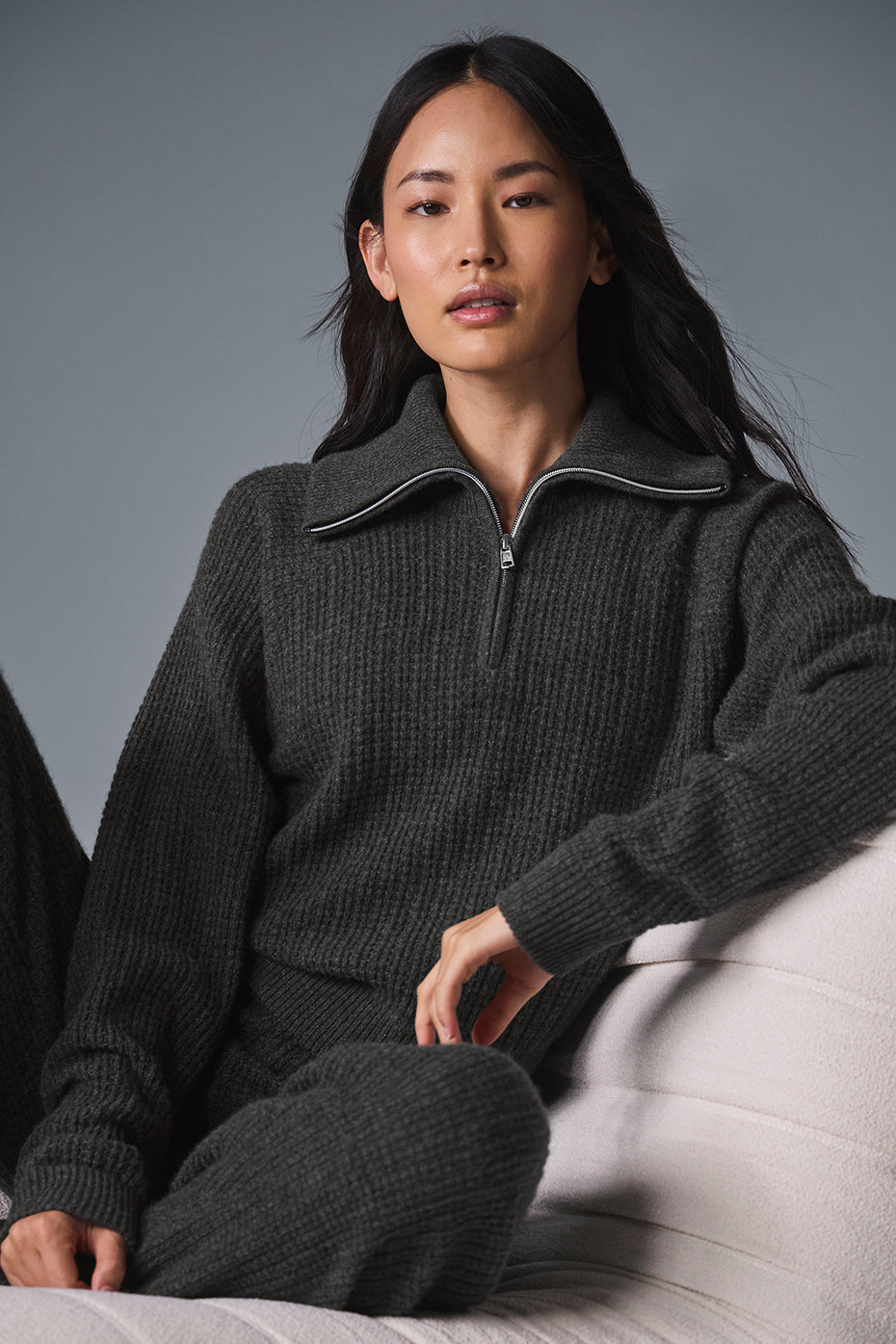 alo Cashmere Plush Waffle 1/4 Zip Pullover - Dark Heather Grey