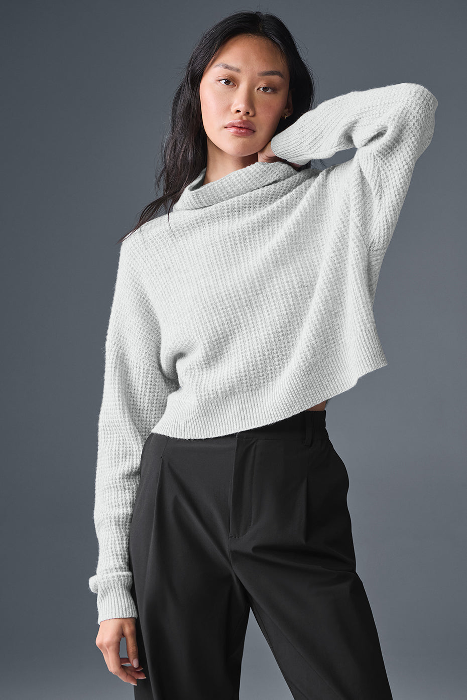alo Cashmere Plush Waffle Turtleneck Pullover - Athletic Heather Grey