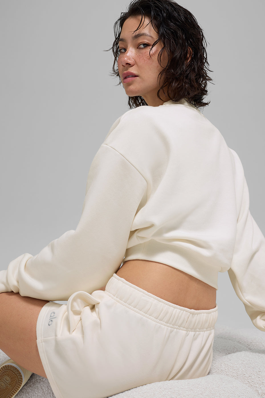 alo Cropped Accolade Crewneck - Ivory