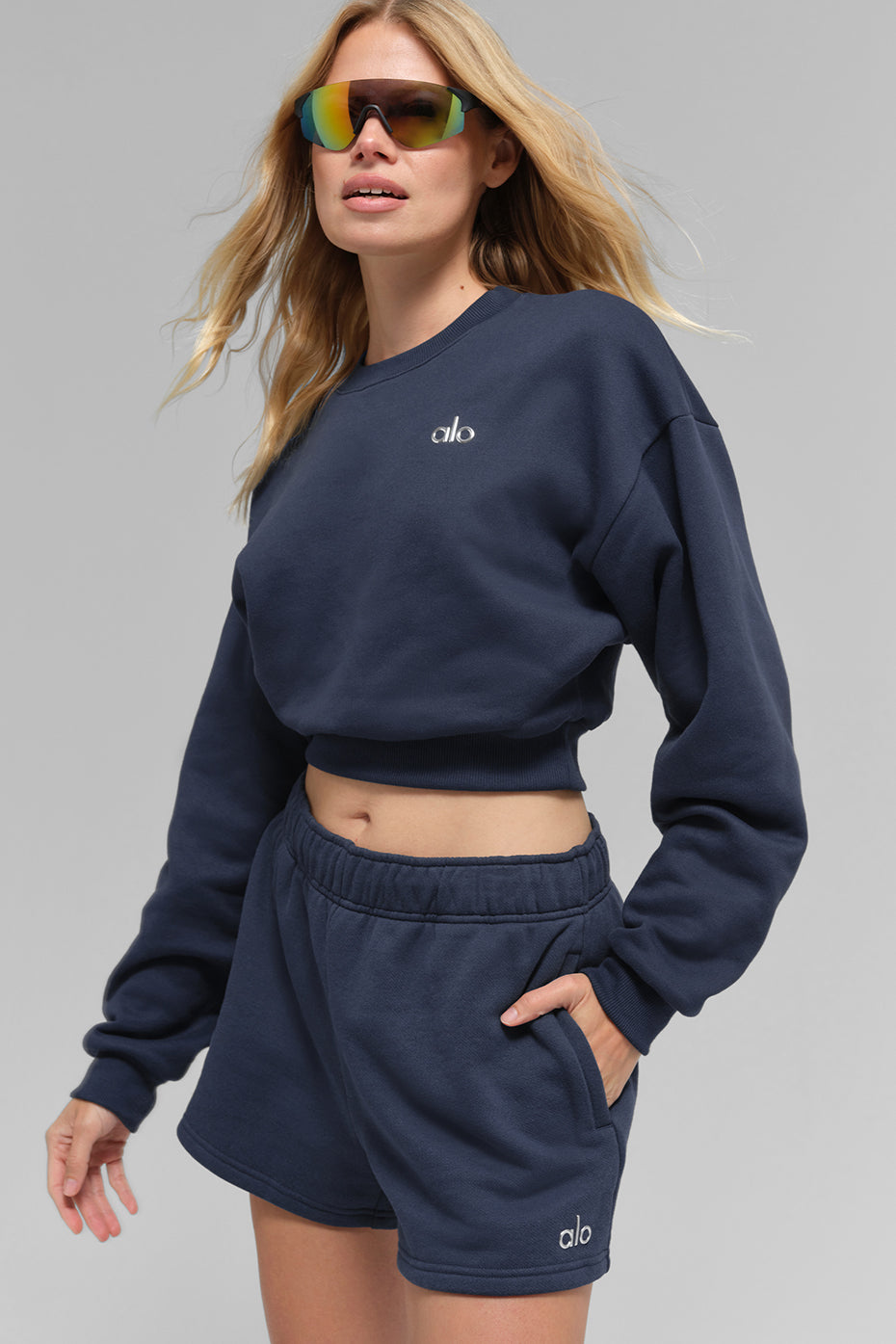 alo Cropped Accolade Crewneck - Navy