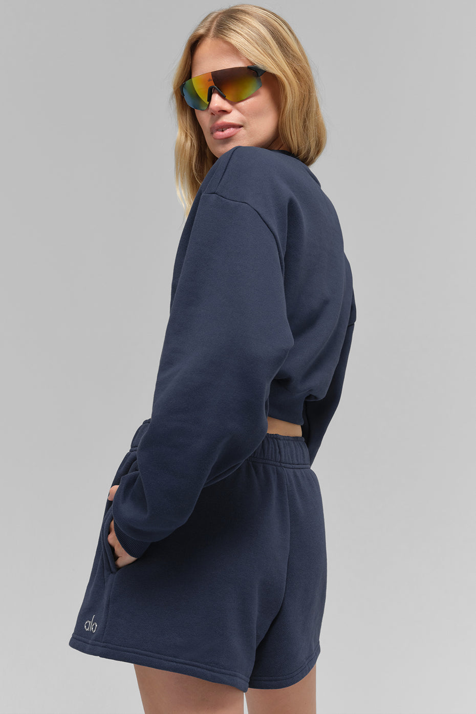 alo Cropped Accolade Crewneck - Navy