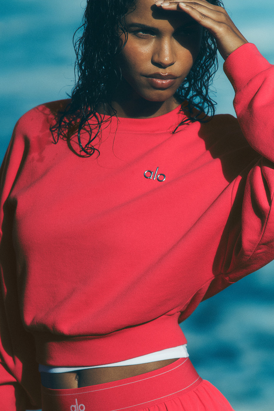 alo Cropped Accolade Crewneck - Candy Red