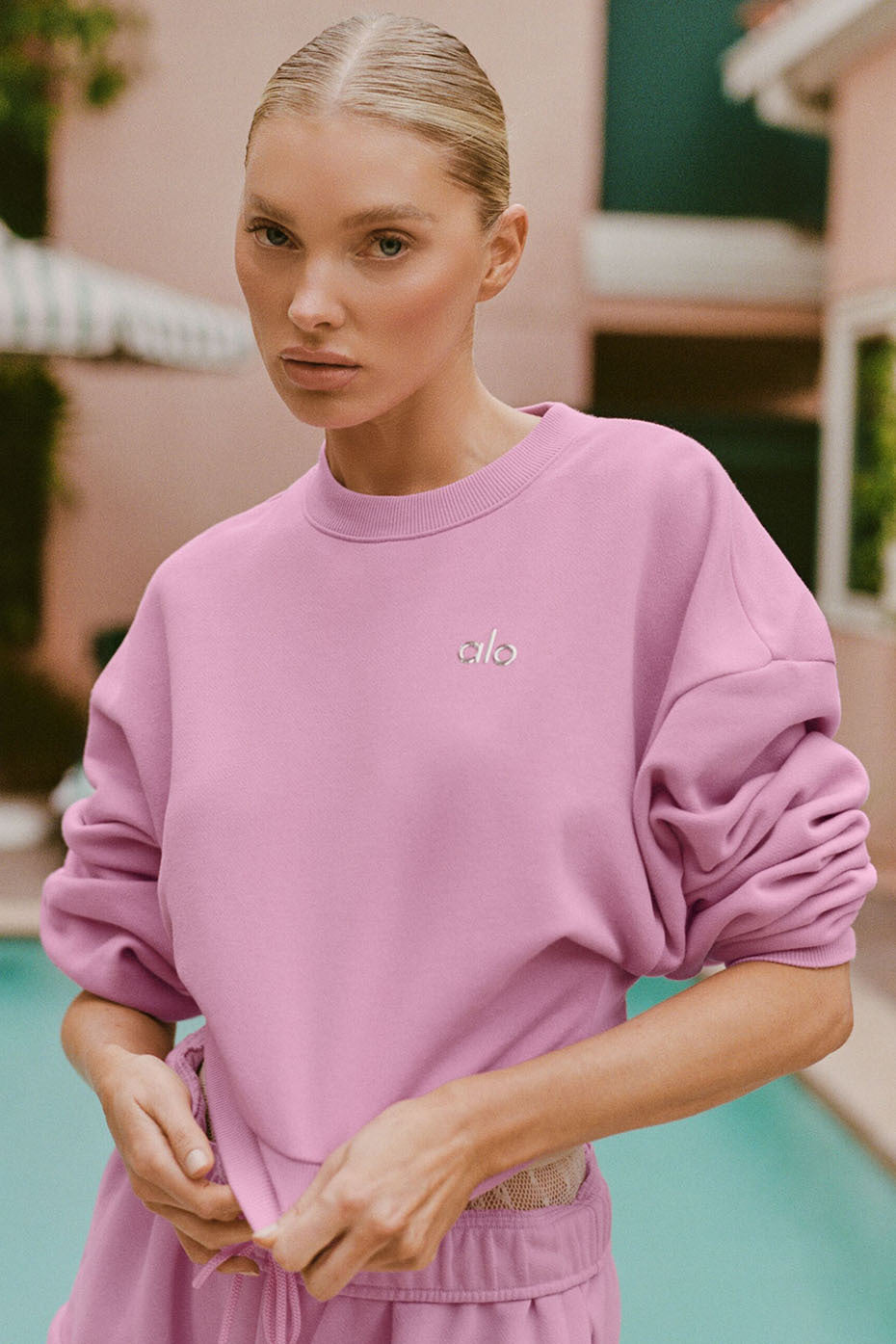 alo Cropped Accolade Crewneck - Candy Heart Pink