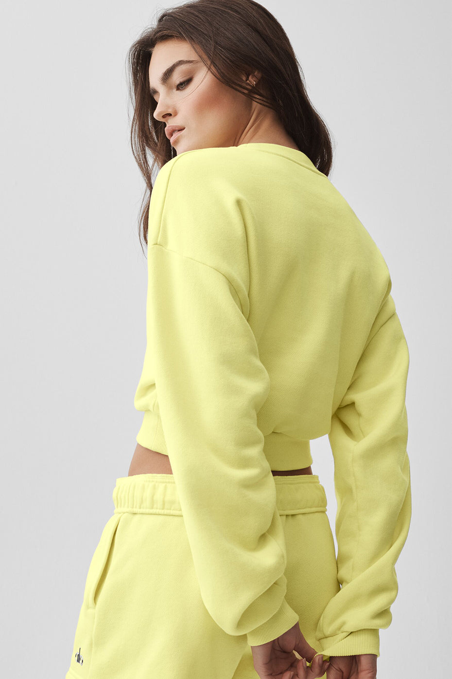 alo Cropped Accolade Crewneck - Sunshine