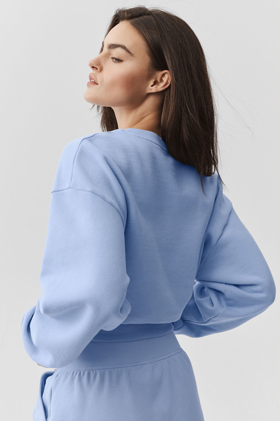alo Cropped Accolade Crewneck - Light Provence Blue
