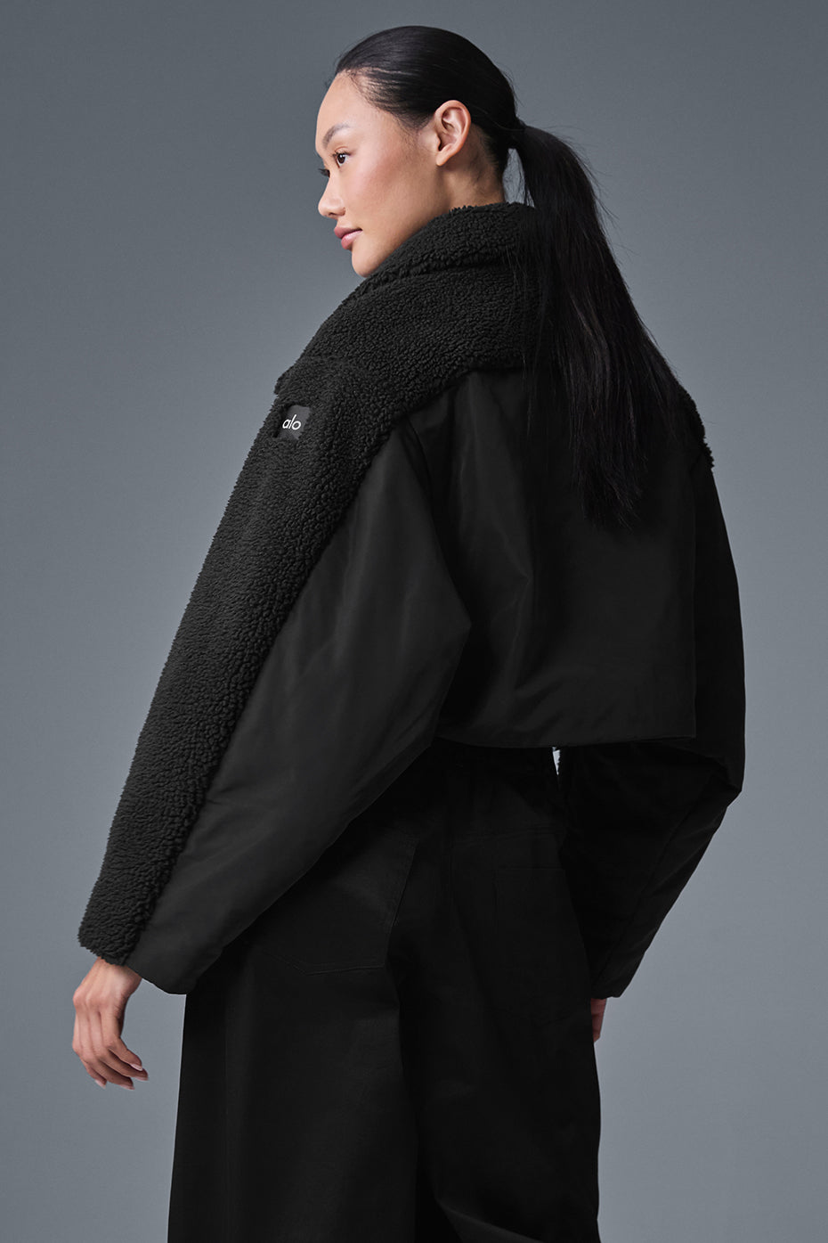 alo Sherpa Cozy Escape Puffer - Black/Black