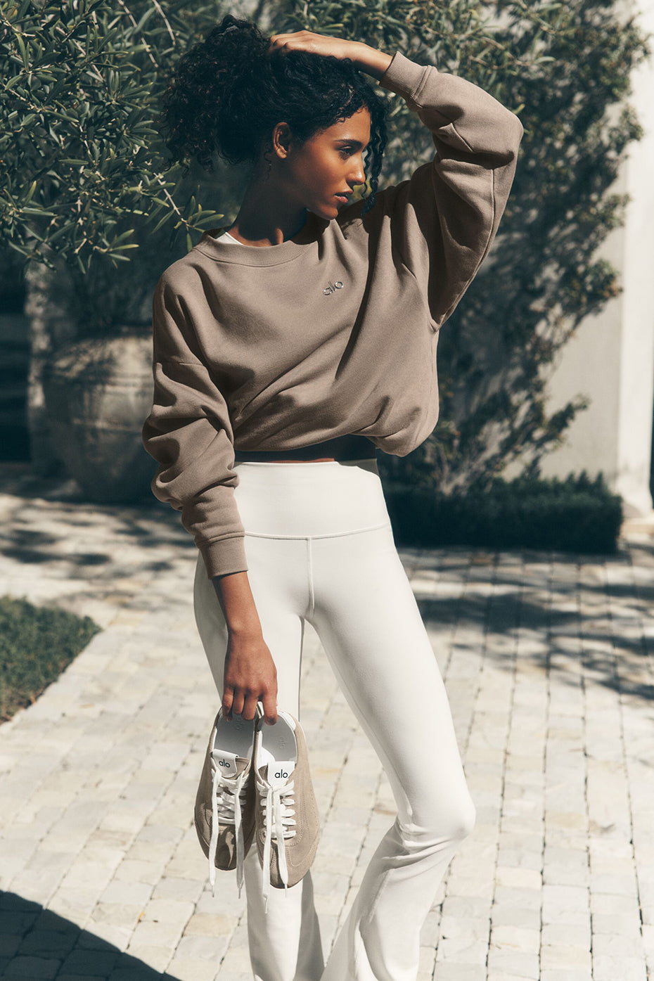 alo Airbrush High-Waist 7/8 Bootcut Legging - Ivory