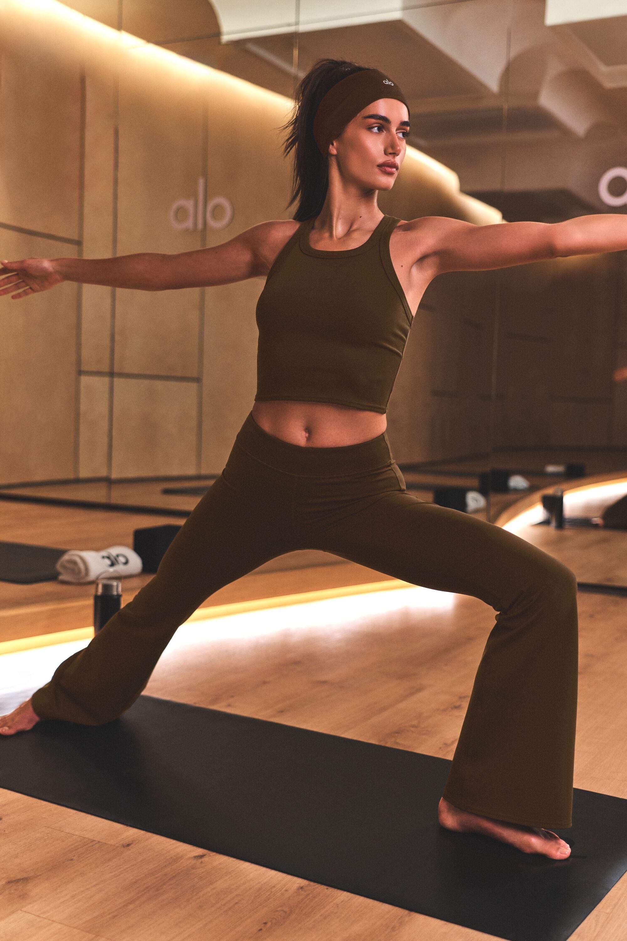 alo Airbrush Low-Rise Bootcut Legging - Espresso