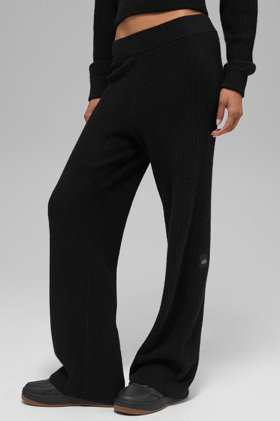 alo Cashmere High-Waist Plush Waffle Pant - Black