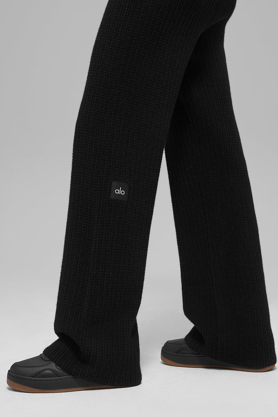 alo Cashmere High-Waist Plush Waffle Pant - Black