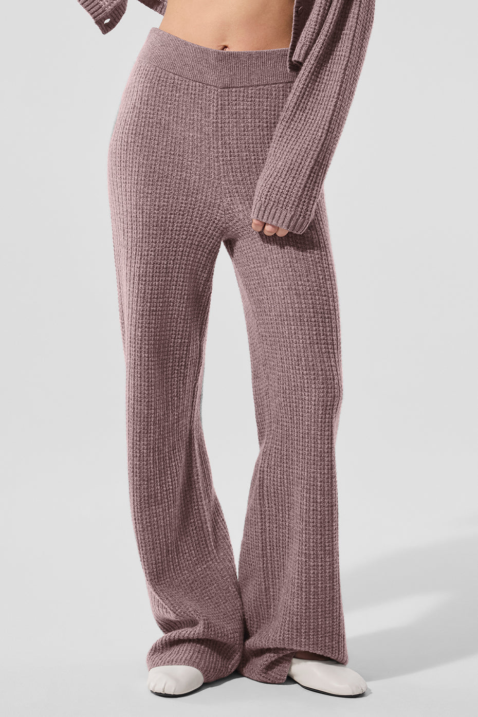alo Cashmere High-Waist Plush Waffle Pant - Mushroom Heather