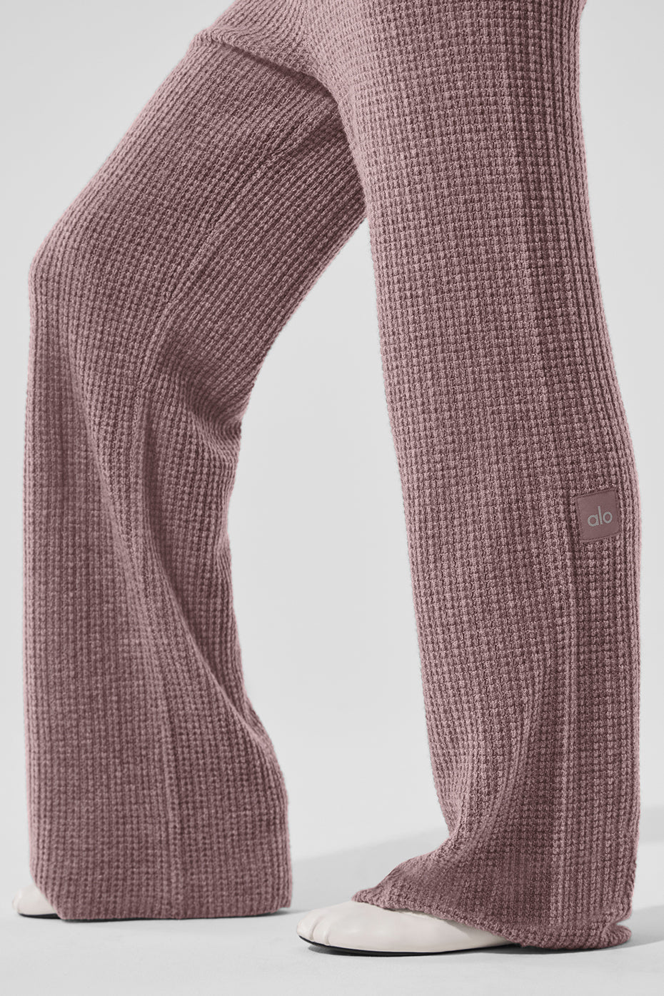 alo Cashmere High-Waist Plush Waffle Pant - Mushroom Heather