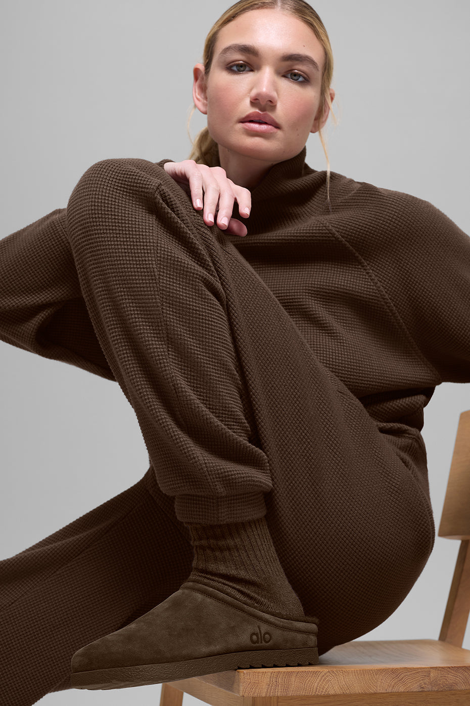 alo Waffle Weekend Escape Jogger - Espresso