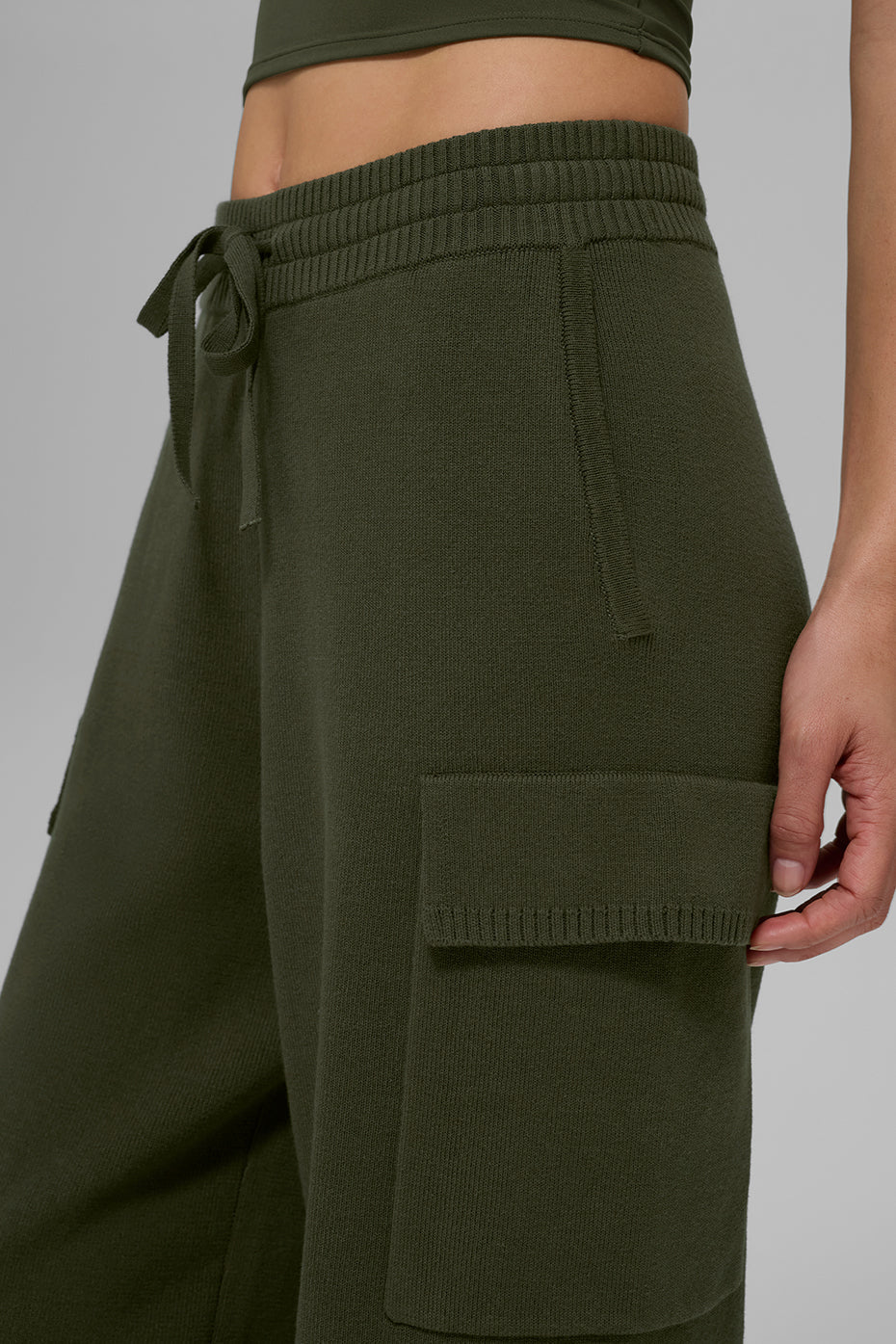 alo Scholar Knit High-Waist Cargo Pant - Green Olive
