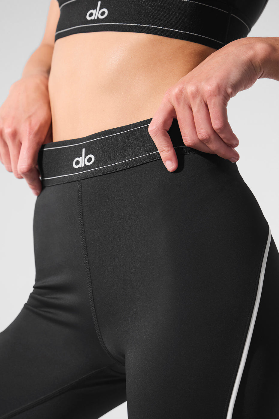 alo Airlift High-Waist Suit Up Legging - Black/White