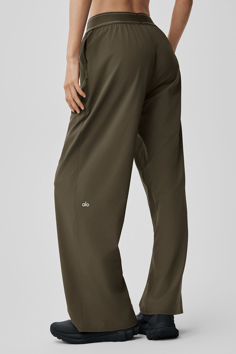 alo Suit Up Trouser (Regular) - Olive Tree