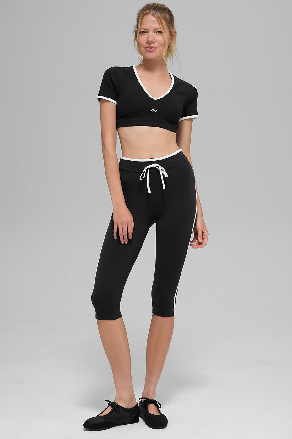 alo Airbrush High-Waist Race Pace Capri - Black/White