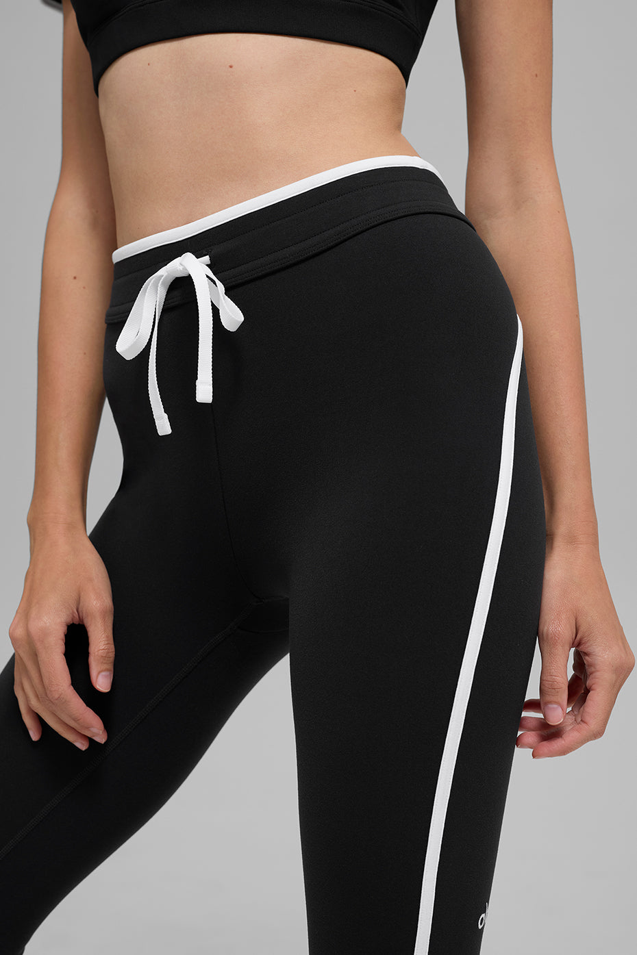 alo Airbrush High-Waist Race Pace Capri - Black/White