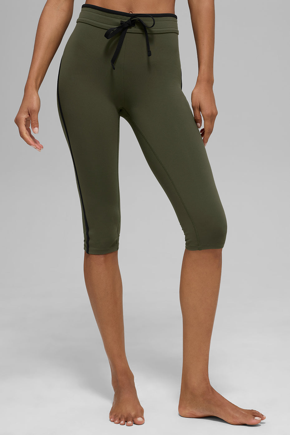 alo Airbrush High-Waist Race Pace Capri - Green Olive/Black