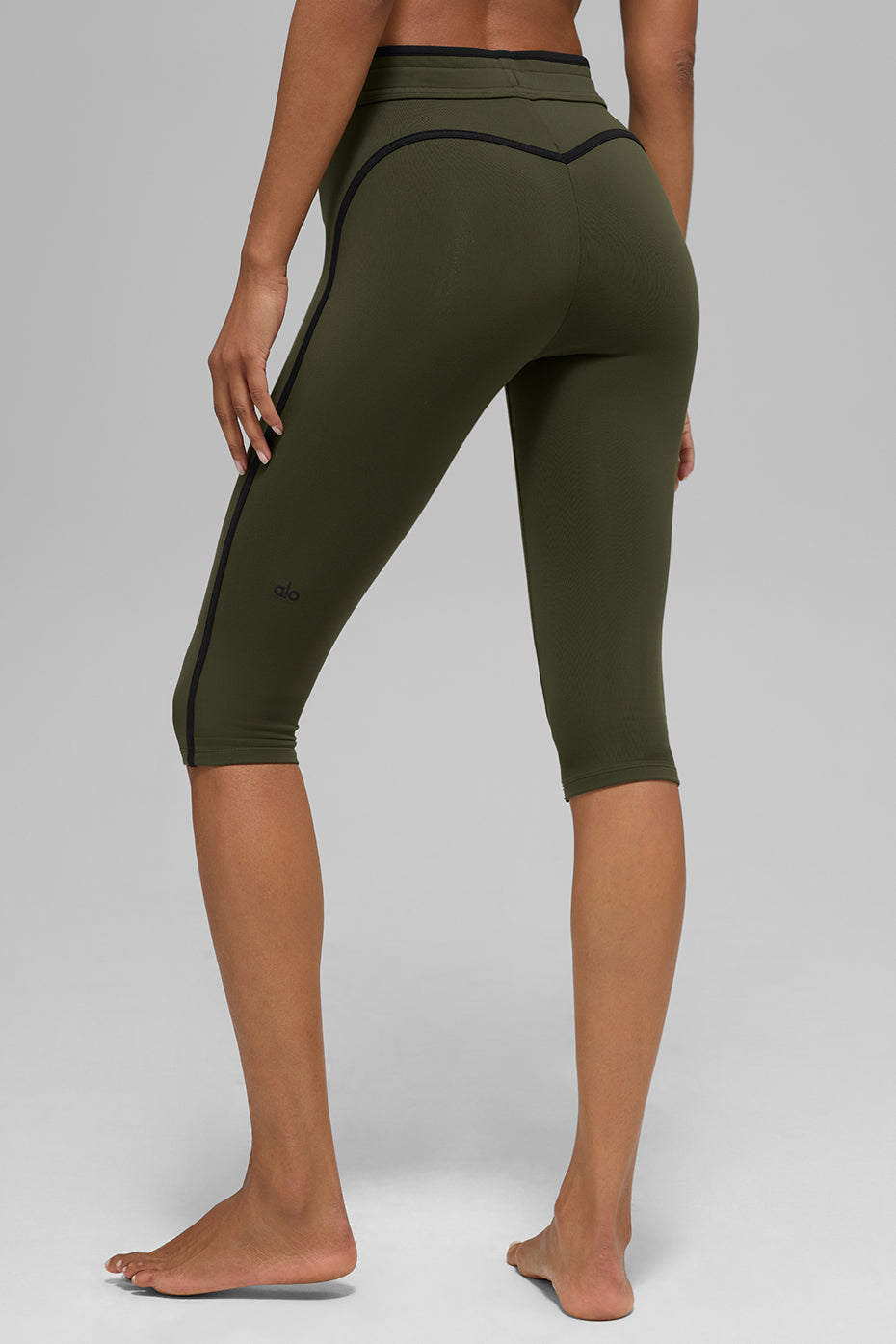 alo Airbrush High-Waist Race Pace Capri - Green Olive/Black
