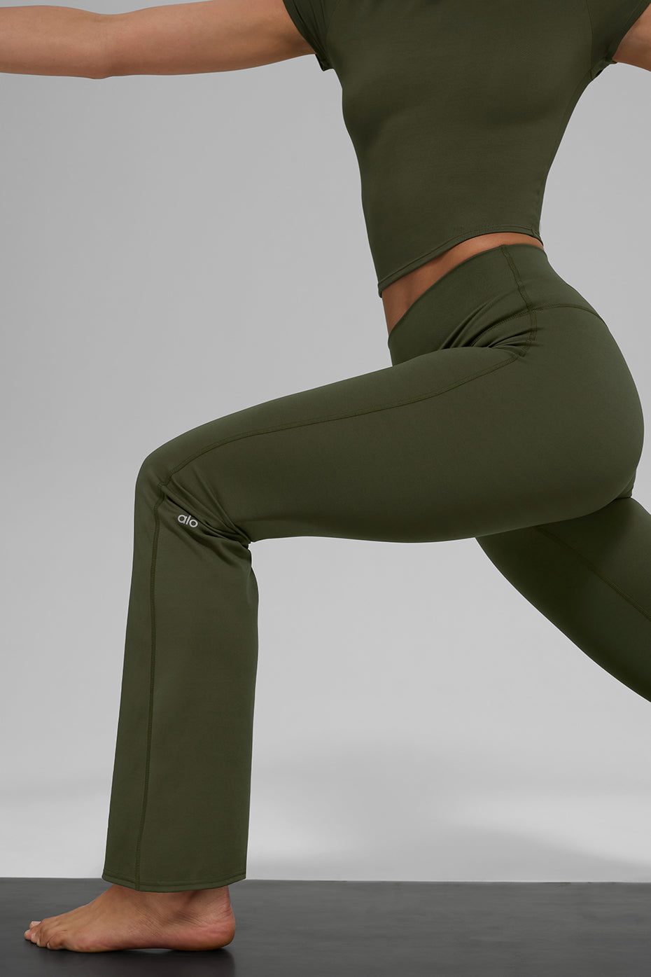 alo ALO Softsculpt High-Waist 7/8 Bootcut Legging - Green Olive