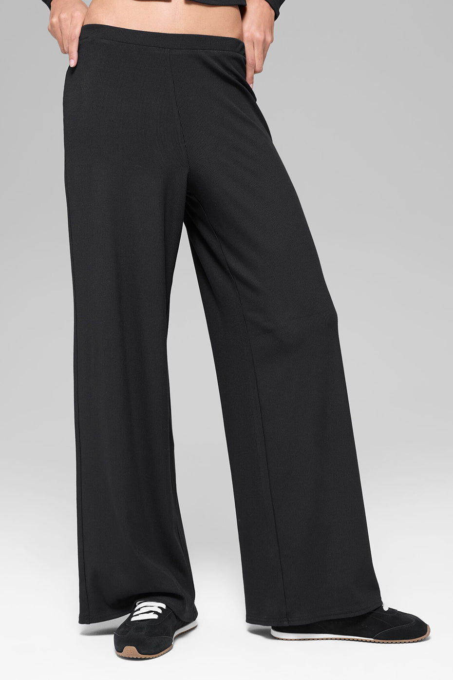 alo Mid-Rise Dreamlight Straight Pant - Black
