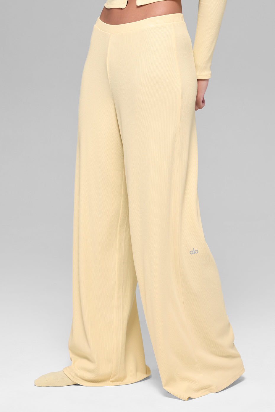alo Mid-Rise Dreamlight Straight Pant - Candlelight Yellow