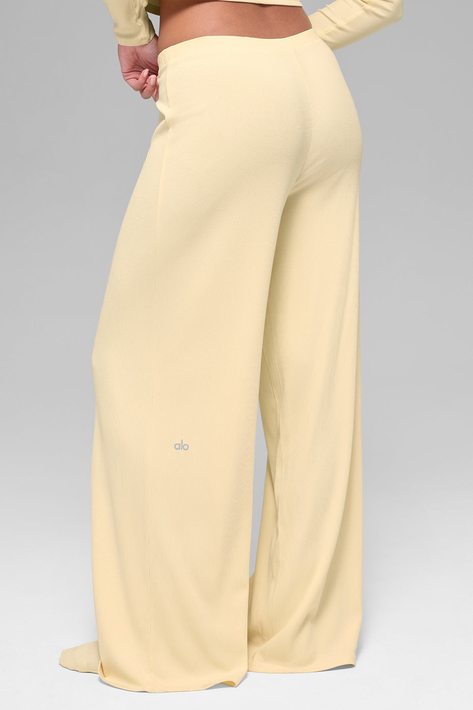 alo Mid-Rise Dreamlight Straight Pant - Candlelight Yellow