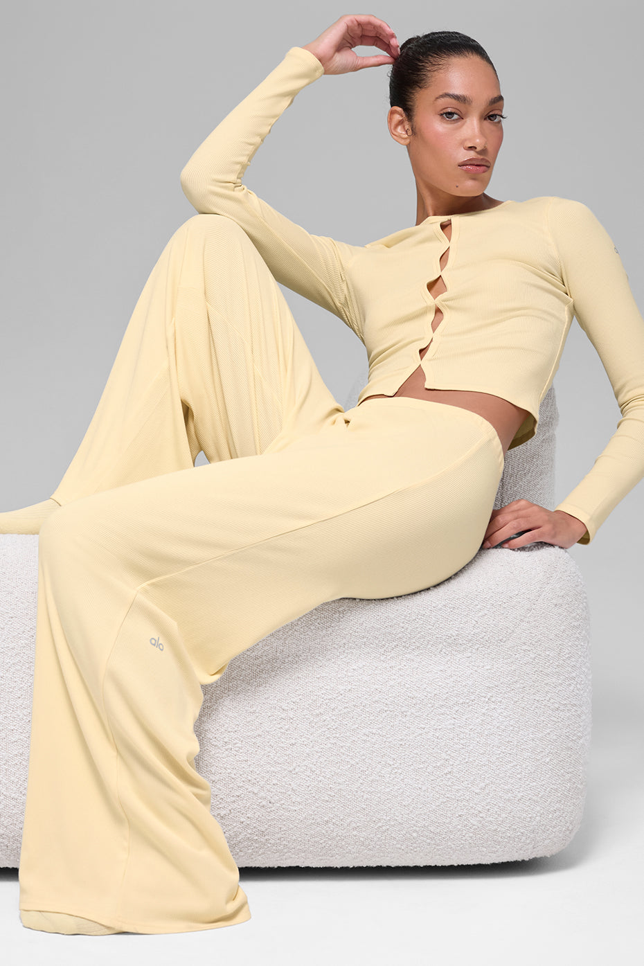 alo Mid-Rise Dreamlight Straight Pant - Candlelight Yellow