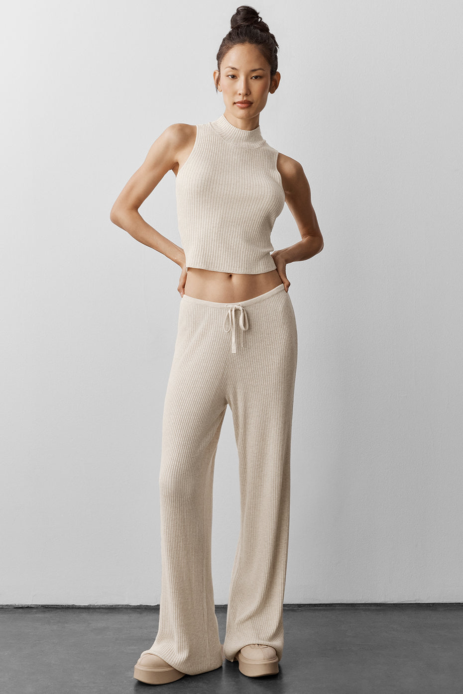 alo Sweater Knit Mid-Rise Unwind Wide Leg Pant - Oatmeal Heather