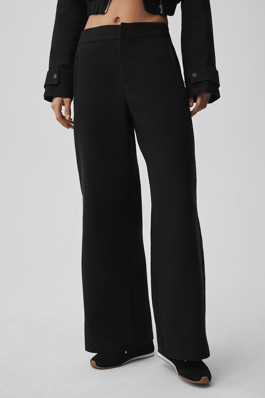 alo Mid-Rise Cosmopolitan Snap Pant - Black