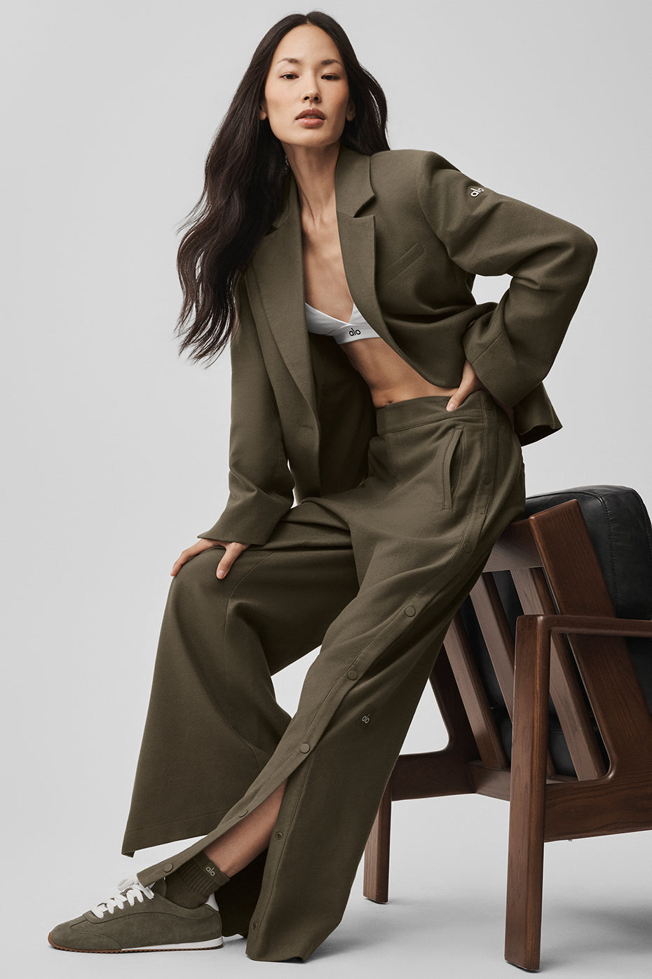 alo Mid-Rise Cosmopolitan Snap Pant - Olive Tree