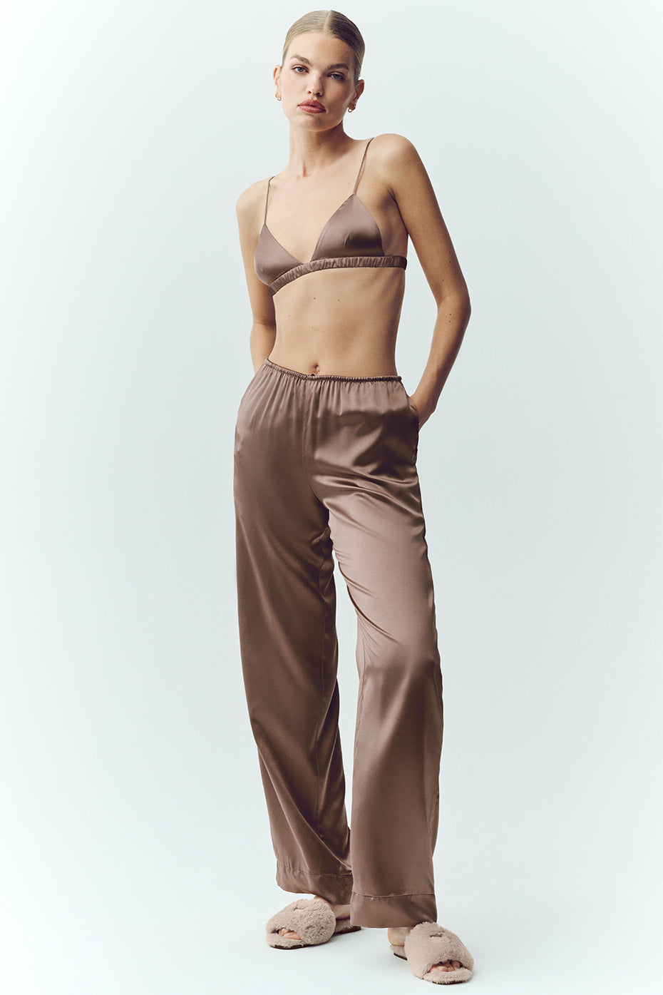 alo Silk Luminous Pant (Regular) - Alpine Cocoa