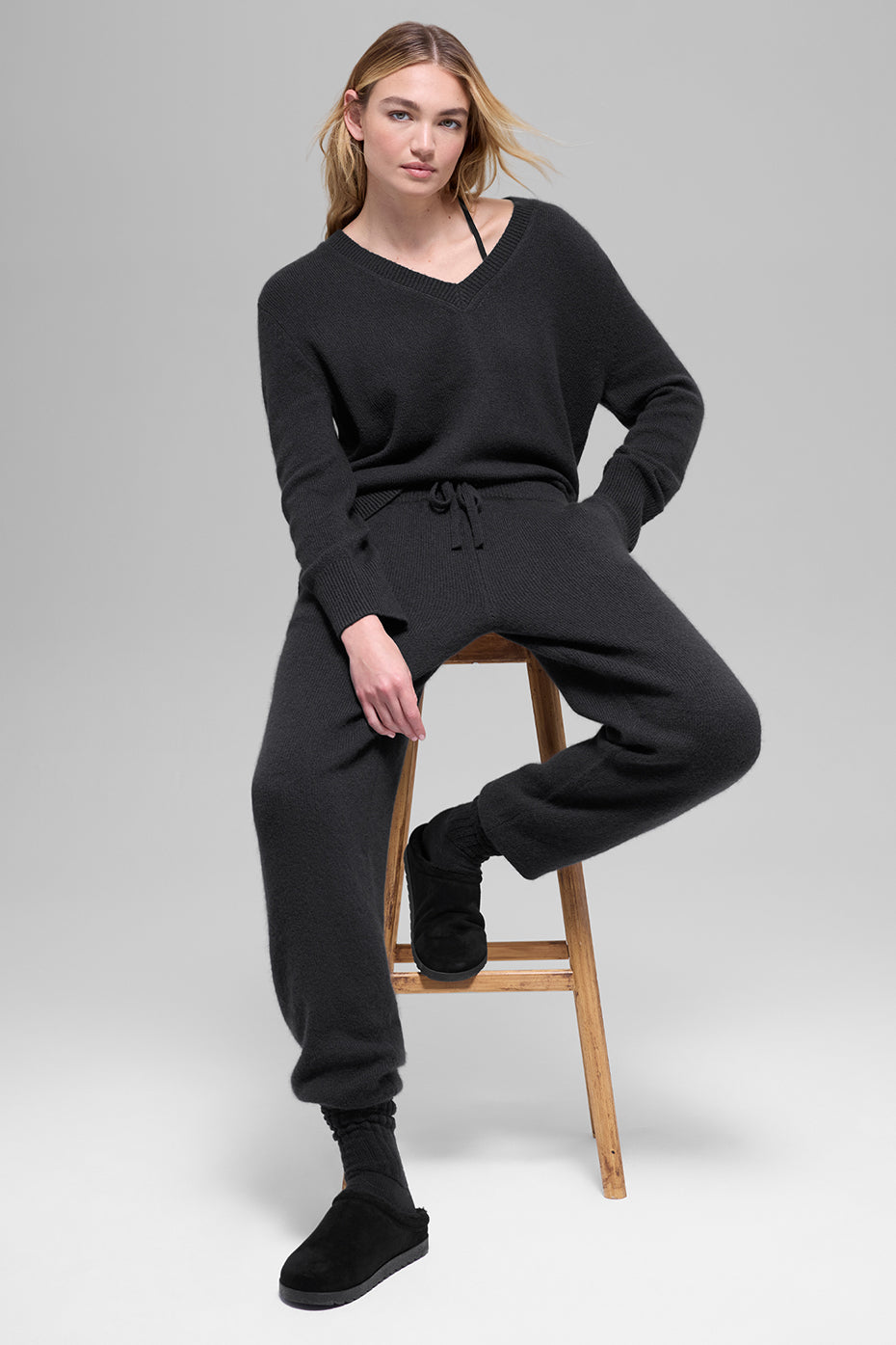 alo Wool Cashmere High-Waist New Class Jogger - Black