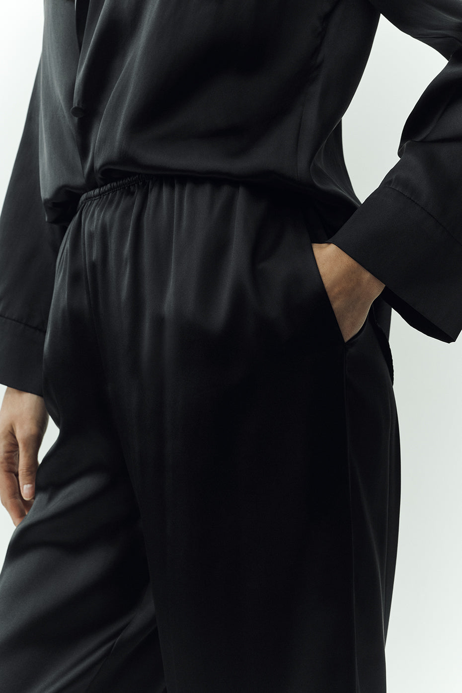 alo Silk Luminous Pant (Long) - Black
