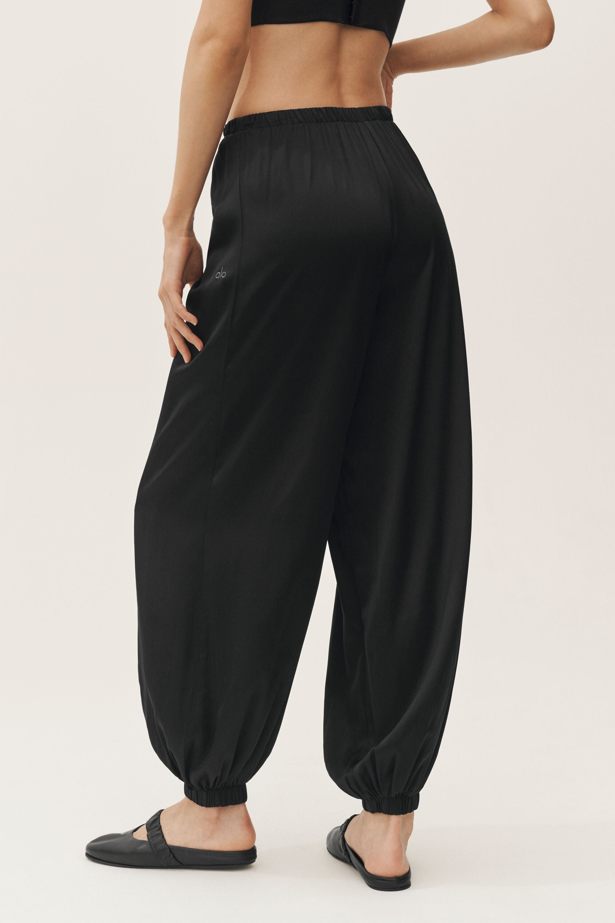 alo Silk Blend High-Waist Radiance Pant - Black