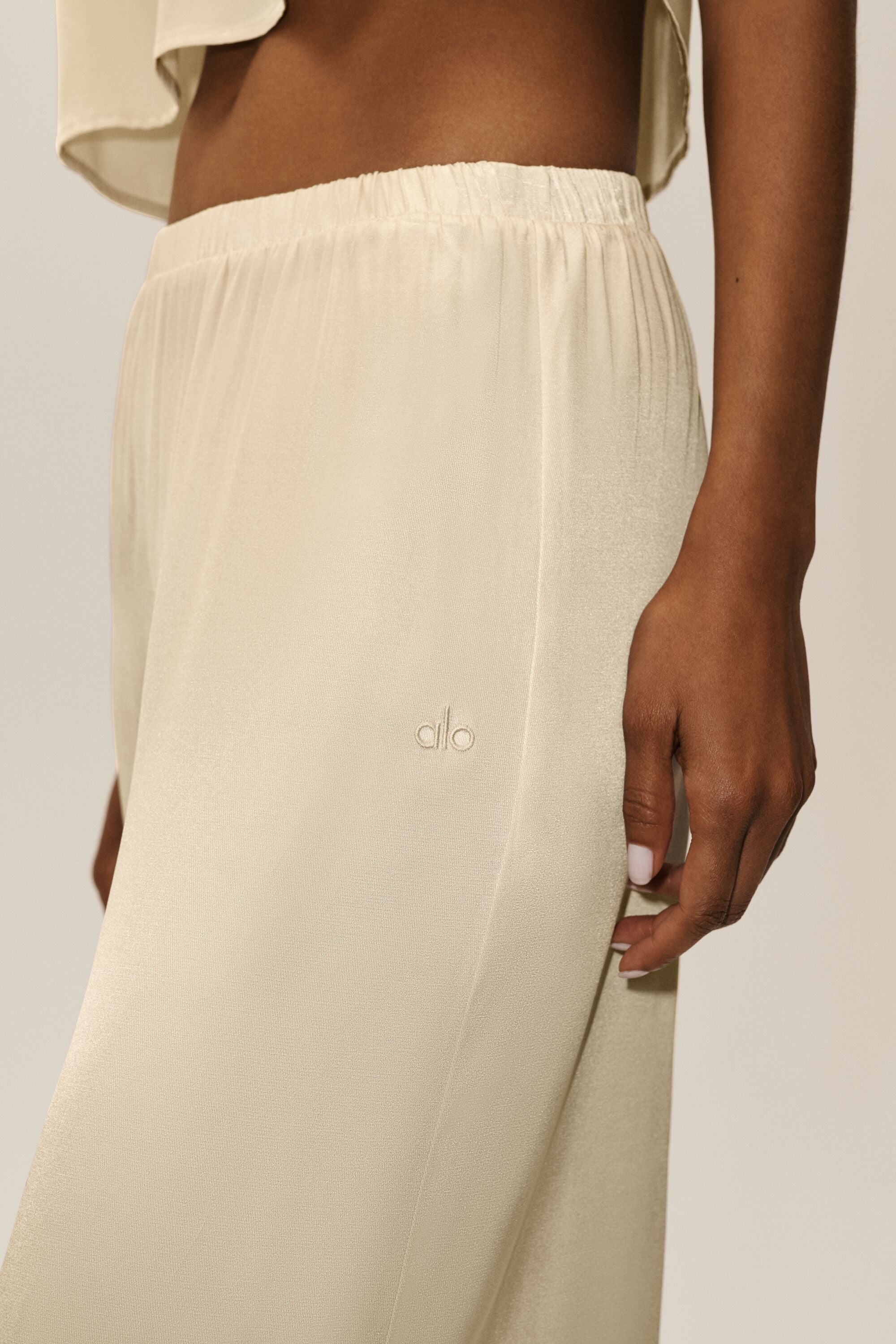 alo Silk Blend High-Waist Radiance Pant - Sandy Beige