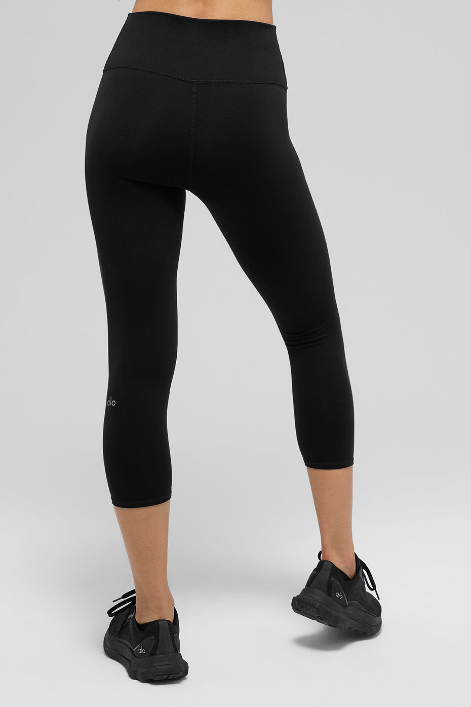 alo High-Waist Airbrush Capri - Black