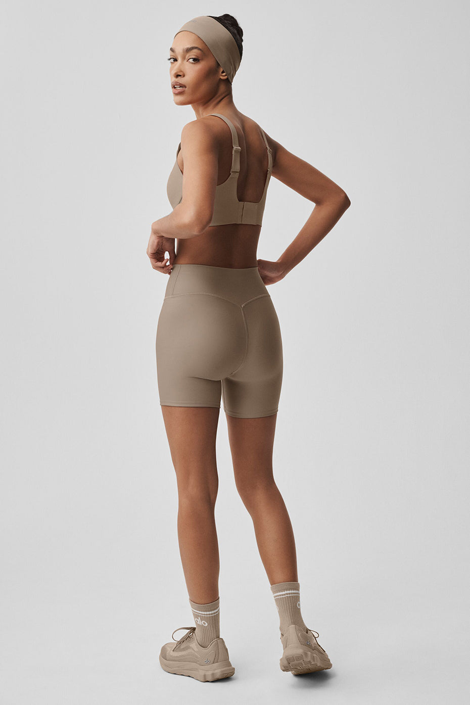 alo 5" Airlift Energy Short - Gravel