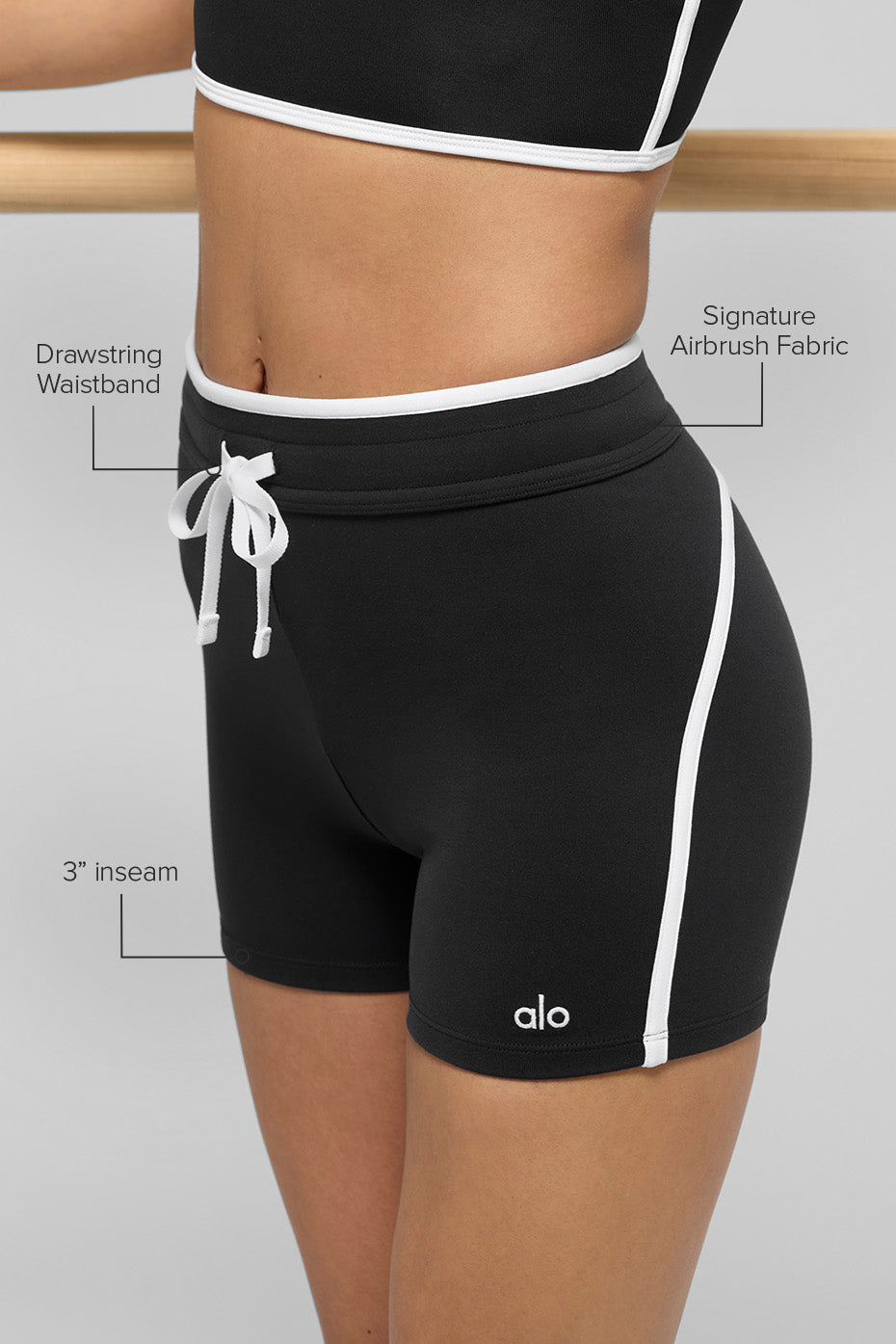 alo 4" Airbrush High-Waist Race Pace Short - Black/White