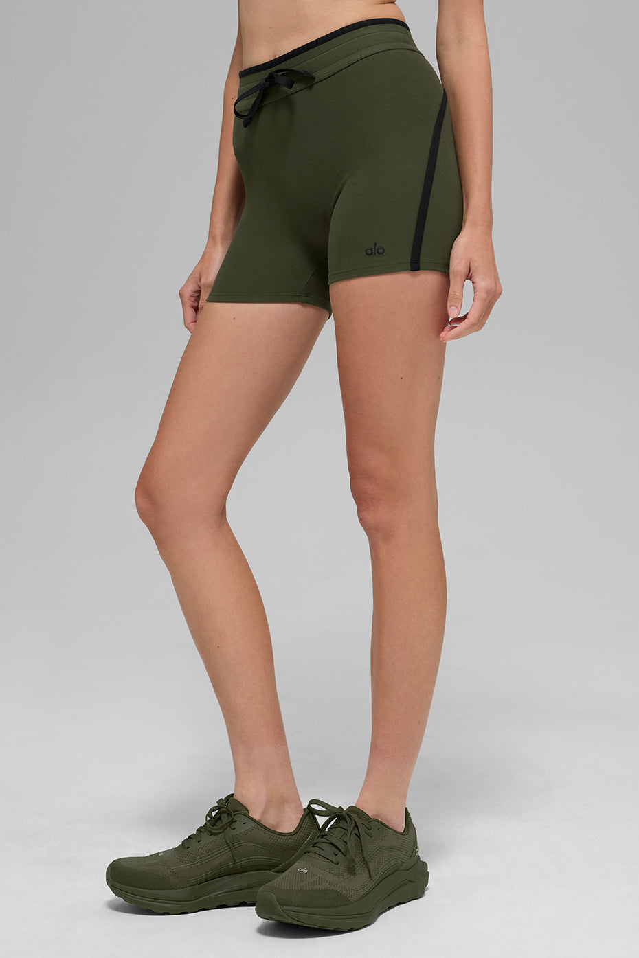 alo 4" Airbrush High-Waist Race Pace Short - Green Olive/Black
