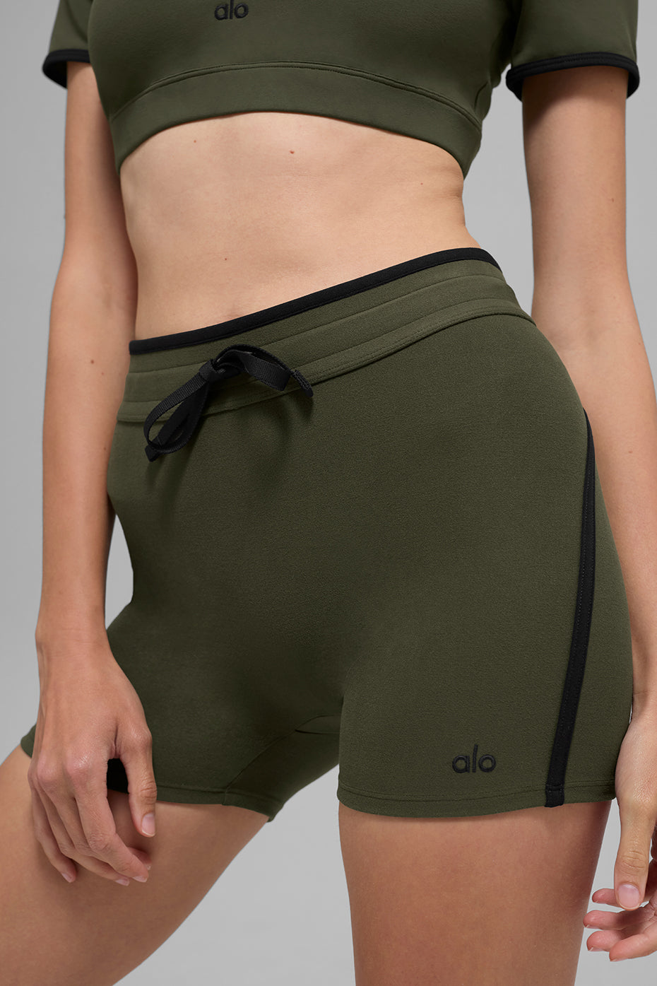 alo 4" Airbrush High-Waist Race Pace Short - Green Olive/Black