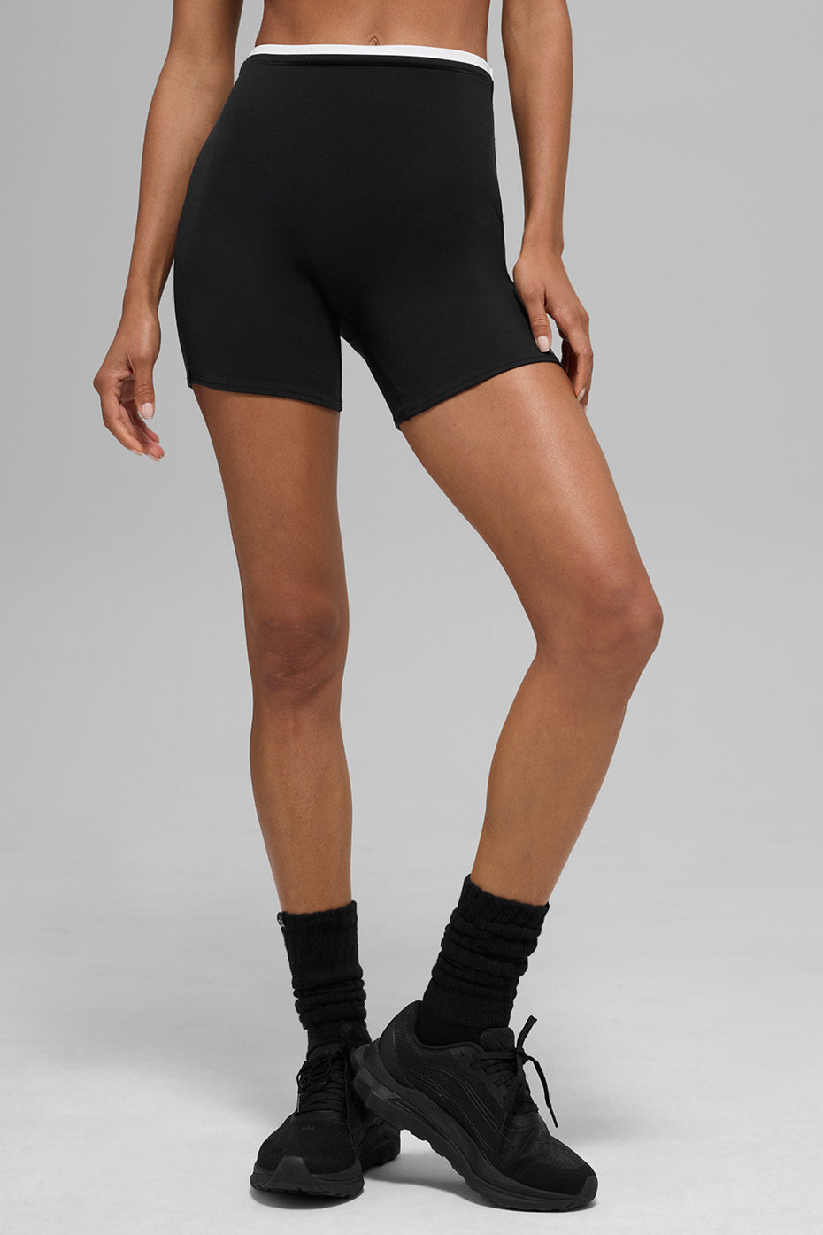 alo 5" Airbrush Double Up Short - Black/White