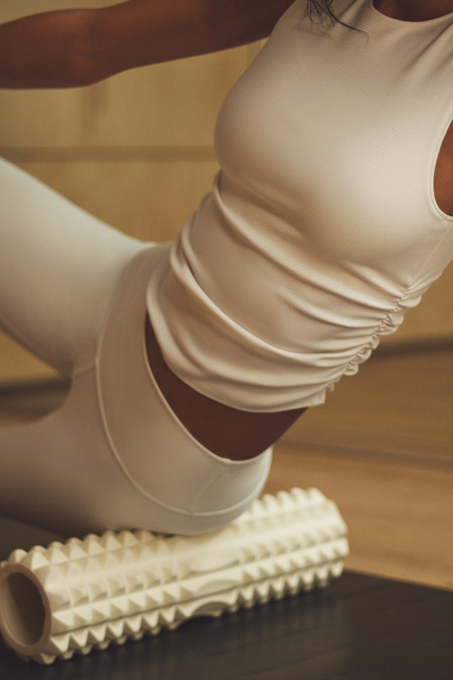 alo Ribbed En Pointe Tank - Ivory