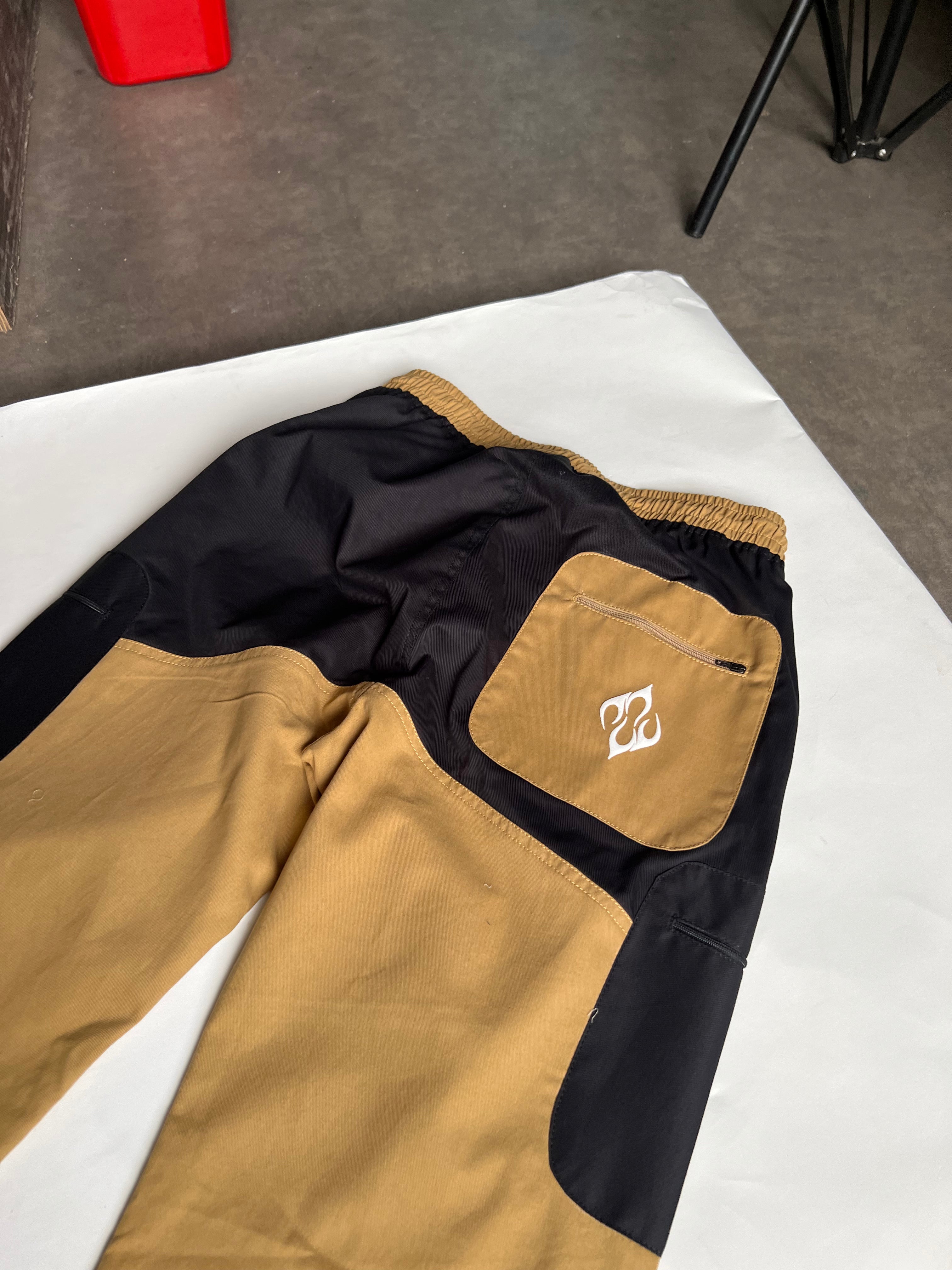 Utility panelled desert-black pant.