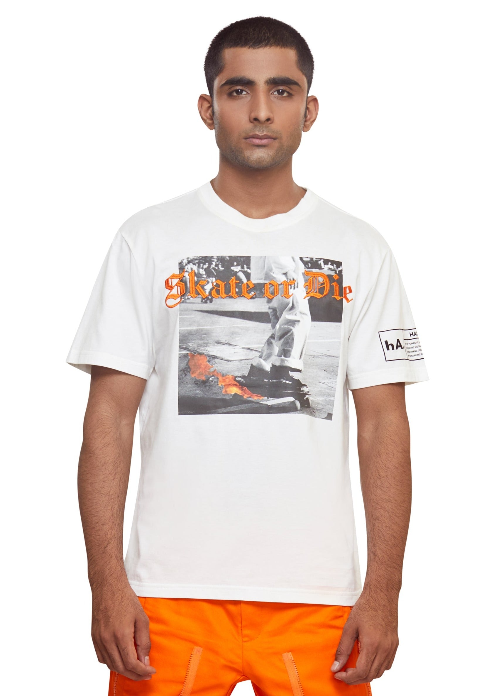 Off-white Cotton "Skate or Die" graphic printed and embroidered T-Shirt from the brand Haculla
