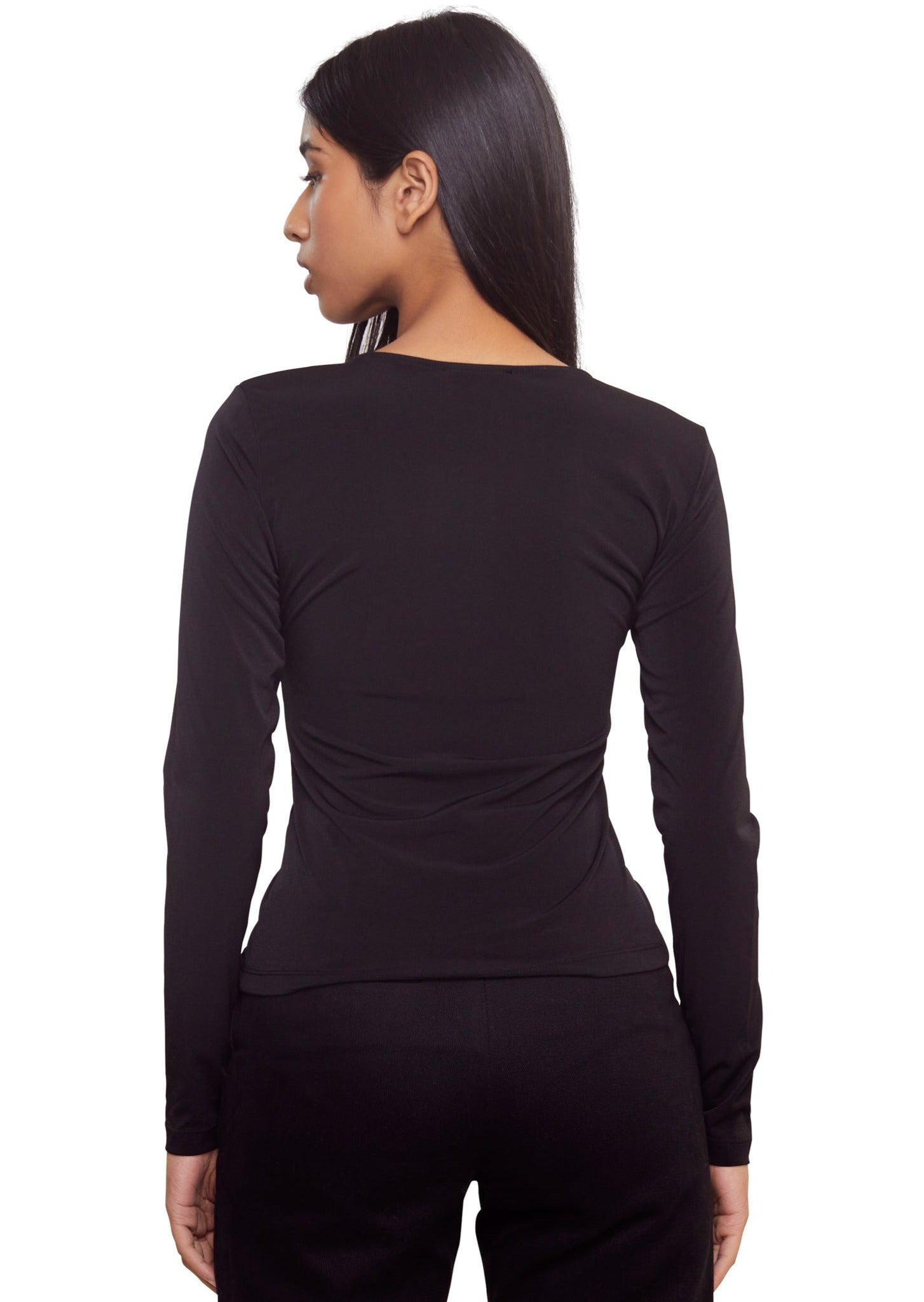 Black long sleeves v neck top with three rings from the brand Musier